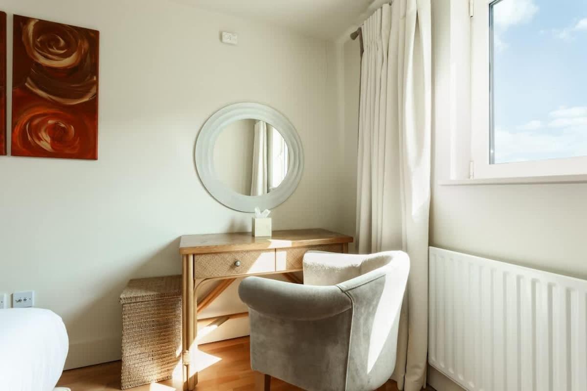 Crow'S Nest Villa Poole Dış mekan fotoğraf
