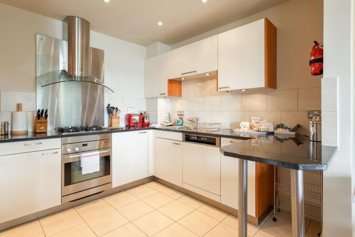 Crow'S Nest Villa Poole Dış mekan fotoğraf