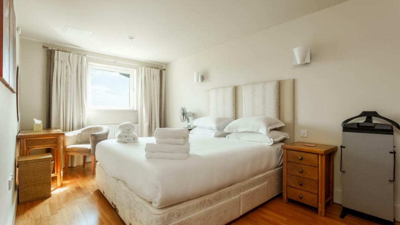 Crow'S Nest Villa Poole Dış mekan fotoğraf
