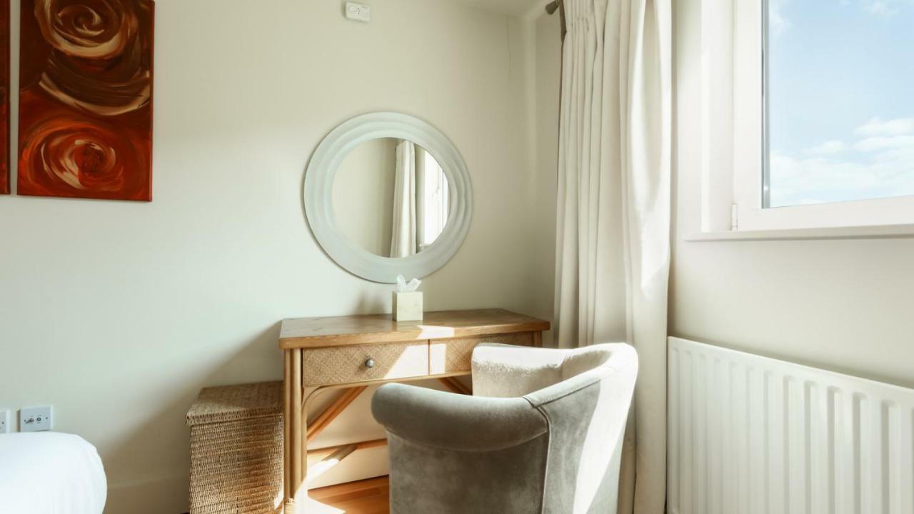 Crow'S Nest Villa Poole Dış mekan fotoğraf